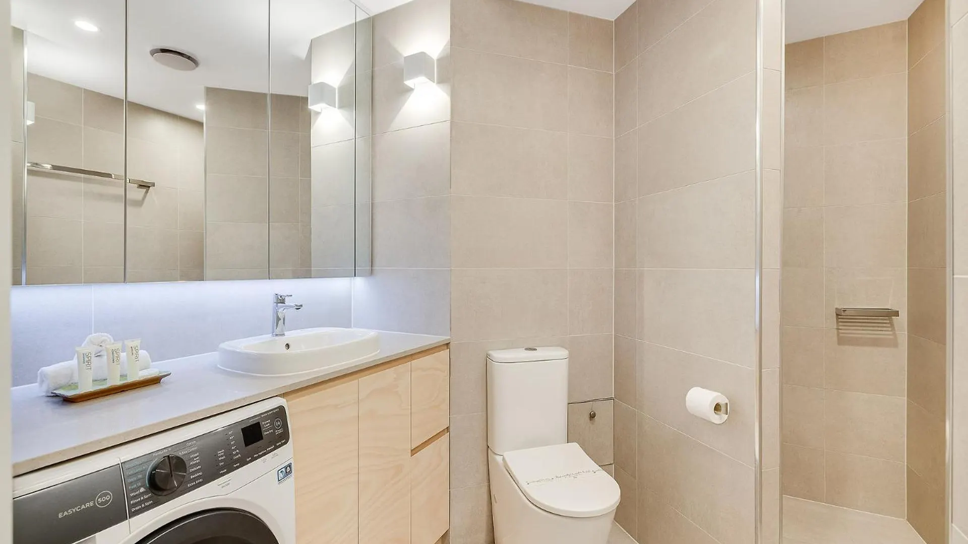 Landmark Resort Renovated Beach Apartment Mooloolaba