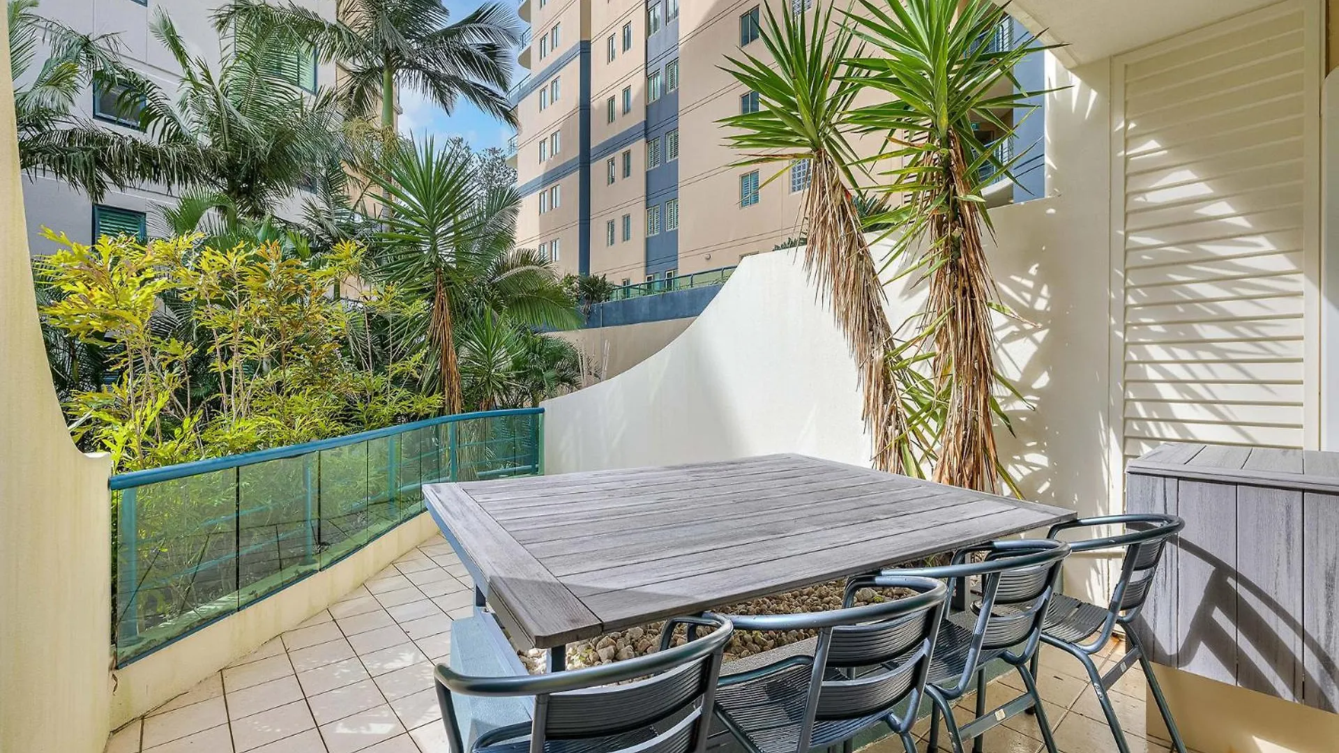 Landmark Resort Renovated Beach Apartment Mooloolaba
